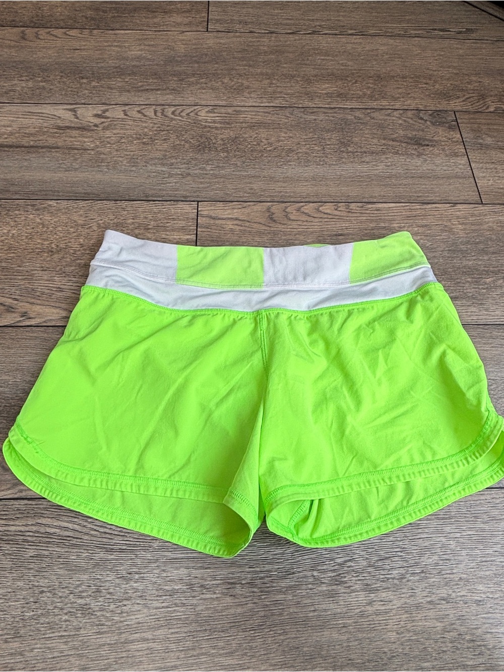 Lululemon Groovy Run Running Shorts Neon Bright Green White Sz 8 (approx)